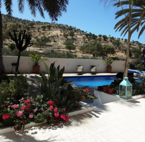 Agréable maison avec piscine et garage 9 pers